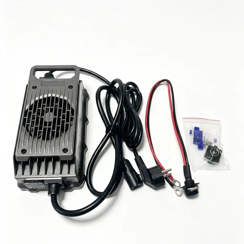 電動サーフボード充電器 Efoil LNLEE 50.4V  - 84V 20A Smart Charger のレビューと価格